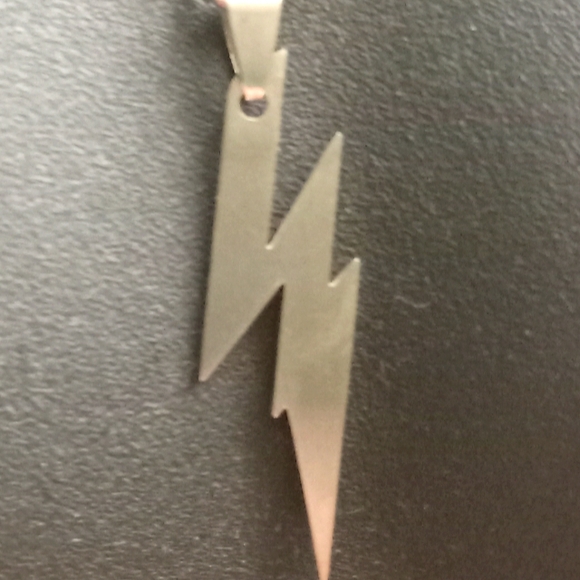 ⚡️💕STUNNING!/ LIGHTING BOLT PENDANT 🌷⚡️ - Picture 2 of 3